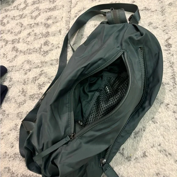 lululemon athletica Fast Track Green Backpack - Picture 4 of 6